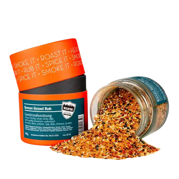 Rosenheimer Gewürzmühle Korean S(e)oul Rub 90 g, orange Dosen, grobe rot-orange Gewürzmischung mit schwarzem Sesam ausgeschüttet
