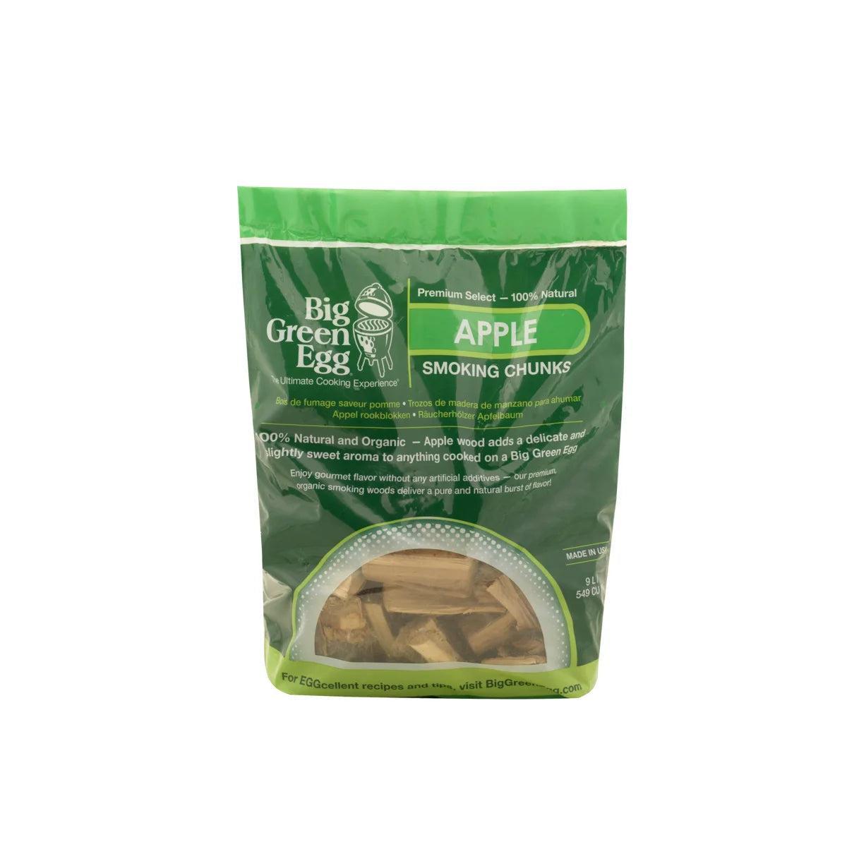 Big Green Egg Apfel Wood Chunks im grünen 9-Liter-Beutel, 100 Prozent natürliche Räucherholzstücke mit Sichtfenster.