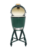 Big Green Egg Medium auf Nest mit geöffnetem Deckel und Blick auf den keramischen Innenraum