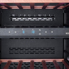 Bedienpanel des Bodega 43 B43100R mit digitaler Temperaturanzeige für zwei Zonen und Holzregalen