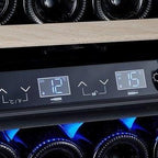 Doppel-Display des Bodega 43 B4322R mit zwei Temperaturanzeigen in Nahaufnahme