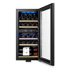 Bodega 43 Weinklimaschrank B4322R geöffnet, gefüllte Holzregale, untere Zone mit liegenden Flaschen