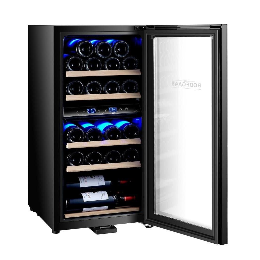 Bodega 43 Weinklimaschrank B4322R geöffnet, Weinflaschen auf Holzregalen, zwei Zonen, Glastür