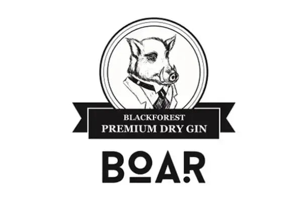 BOAR Gin Logo mit elegantem Wildschwein-Kopf im Smoking auf schwarzem Banner und Premium Dry Gin Schriftzug