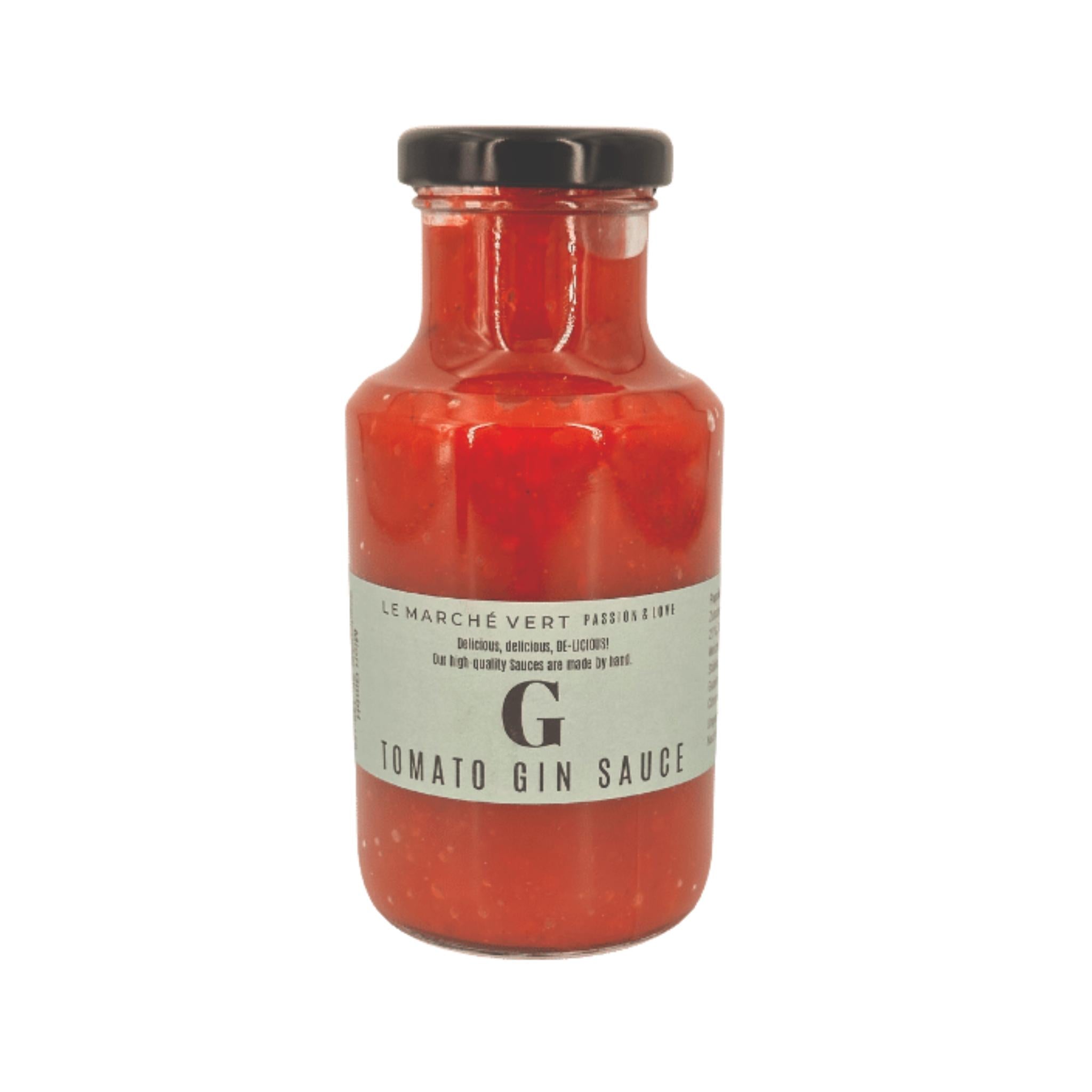 Tomato Gin Sauce von Le Marche Vert in Glasflasche mit schwarzem Deckel und hellem Etikett, rote Tomatensauce sichtbar