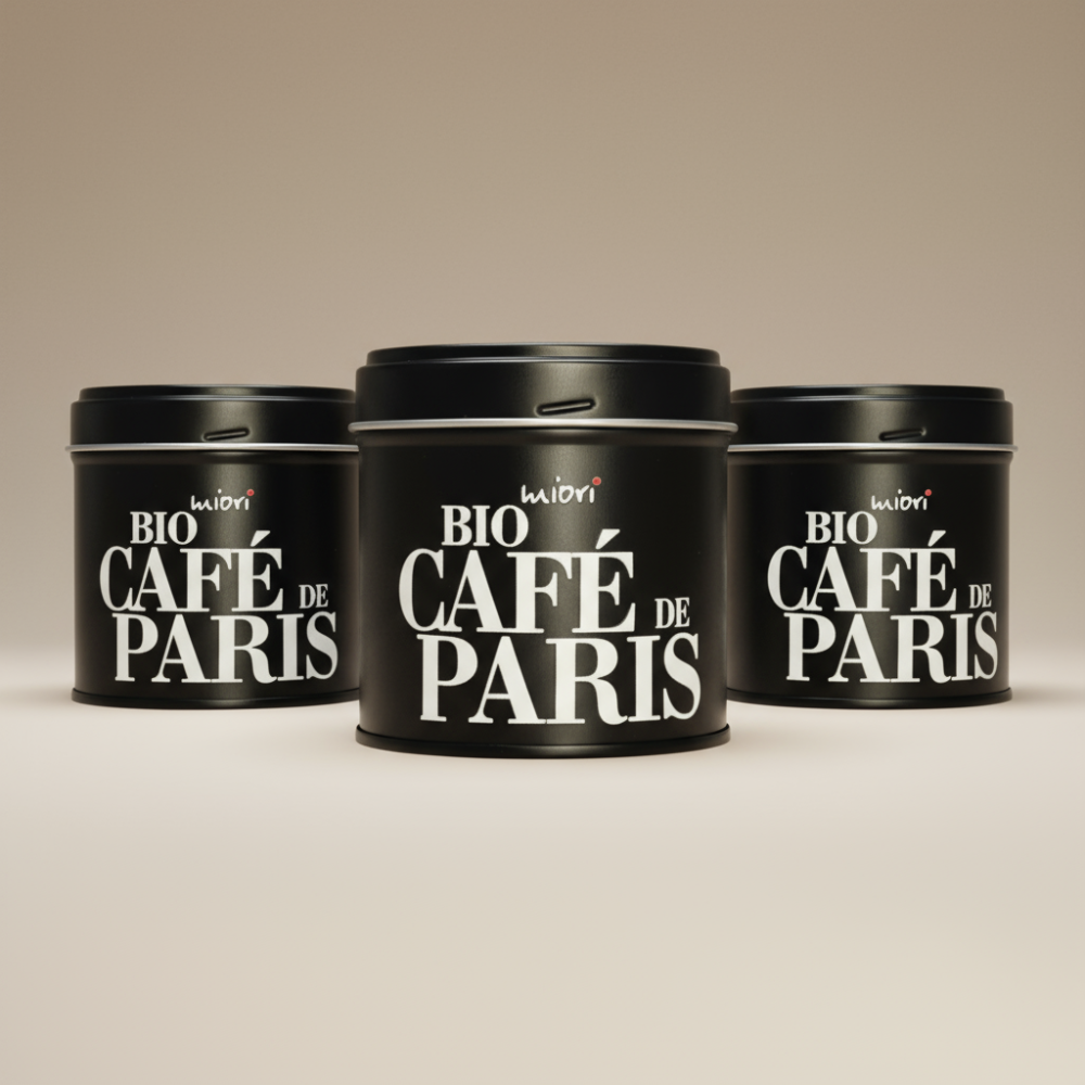 Drei miori Bio Cafe de Paris Dosen nebeneinander vor beigem Hintergrund