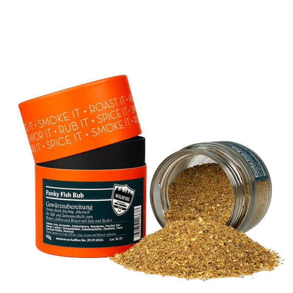Rosenheimer Gewürzmühle Funky Fish Rub 90 g: orange Dosen, eine gekippt mit goldbraunem Fisch-Gewürzpulver