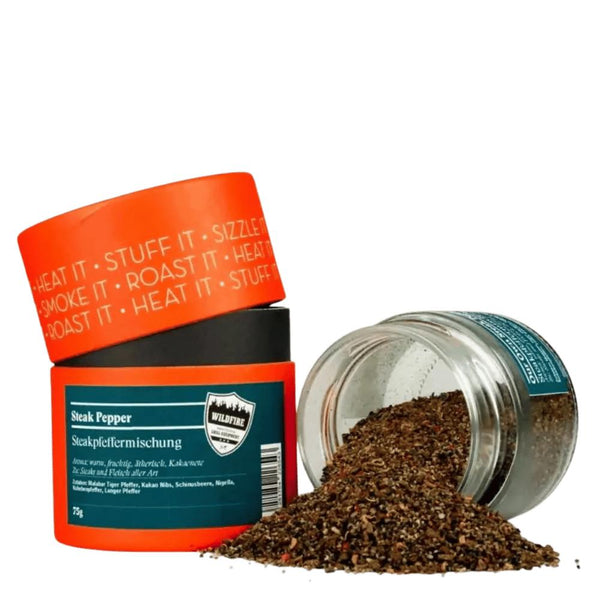 Rosenheimer Gewürzmühle Our Own Steak Pepper 75 g, orange Dosen, grobe dunkle Steakpfeffermischung mit Kakao-Nibs ausgeschüttet
